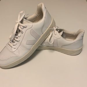 Veja Men’s white/white size 11.5
